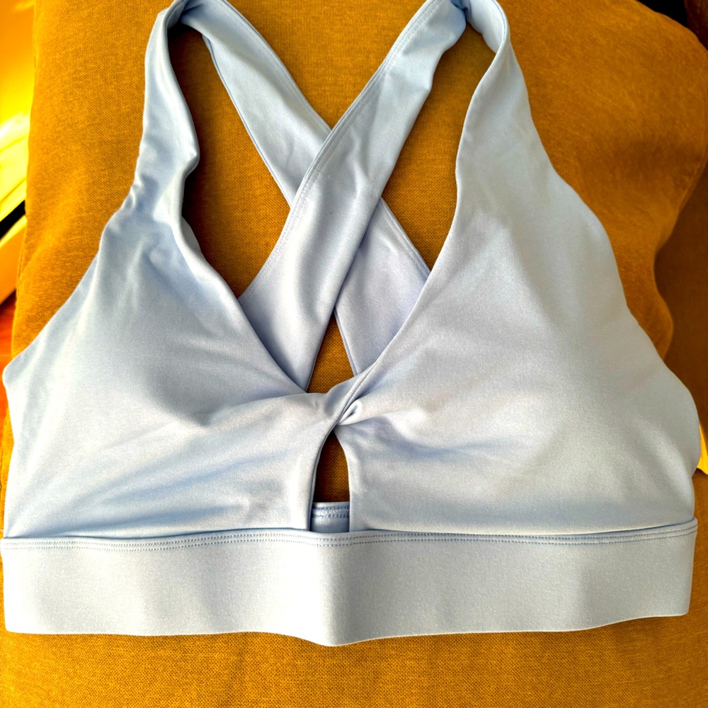 Fabletics oasis twist sports bra. Size XL. Light blue. New with tags